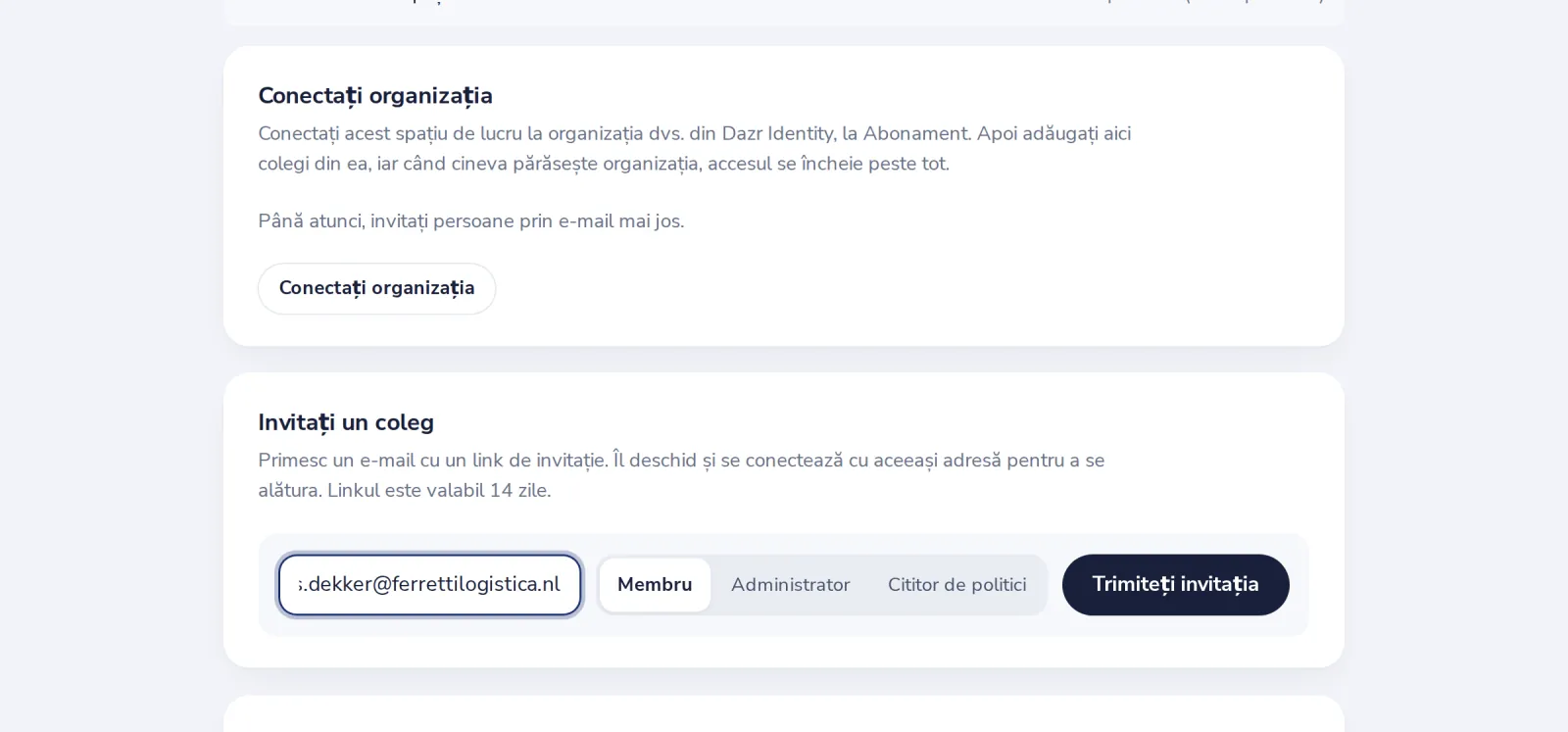 Scrieți e-mailul și alegeți un rol