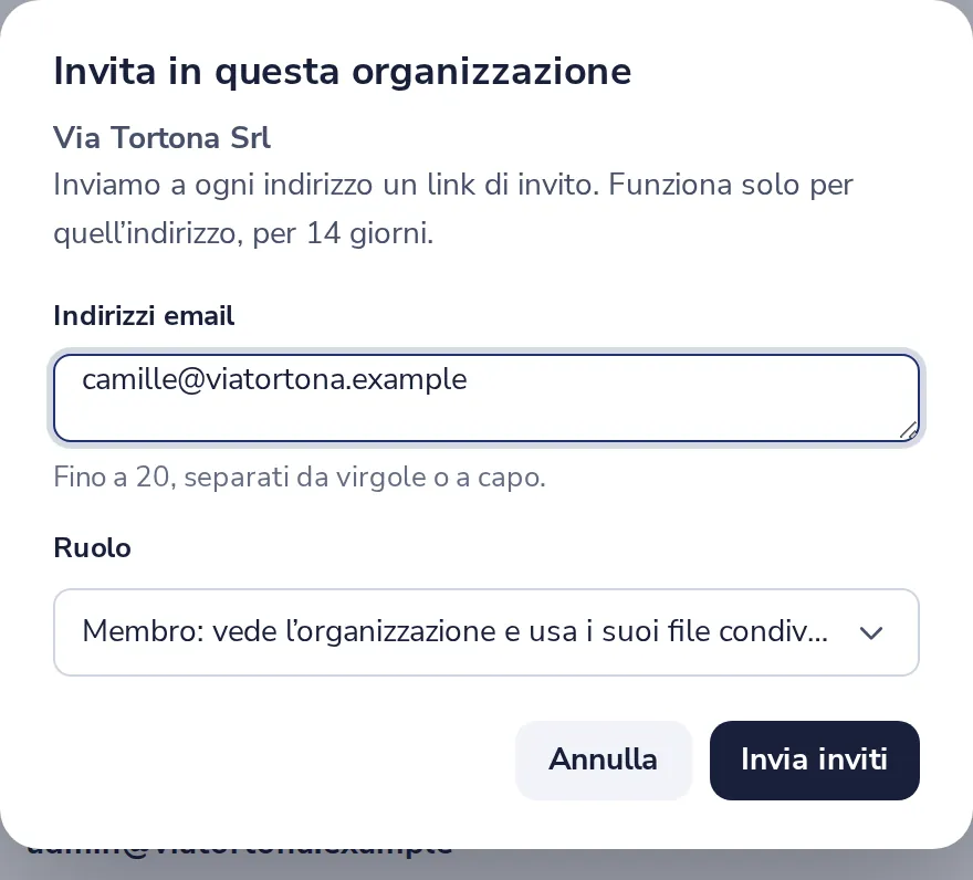 Scriva i loro indirizzi email