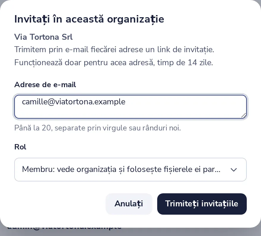 Introduceți adresele lor de e-mail